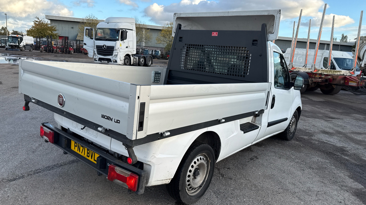 Fiat Doblo Work Up II 1.6 MULTIJET 16V - الشاحنات الصغيرة المسطحة: صور 4 Fiat Doblo Work Up II 1.6 MULTIJET 16V - الشاحنات الصغيرة المسطحة: صور 4