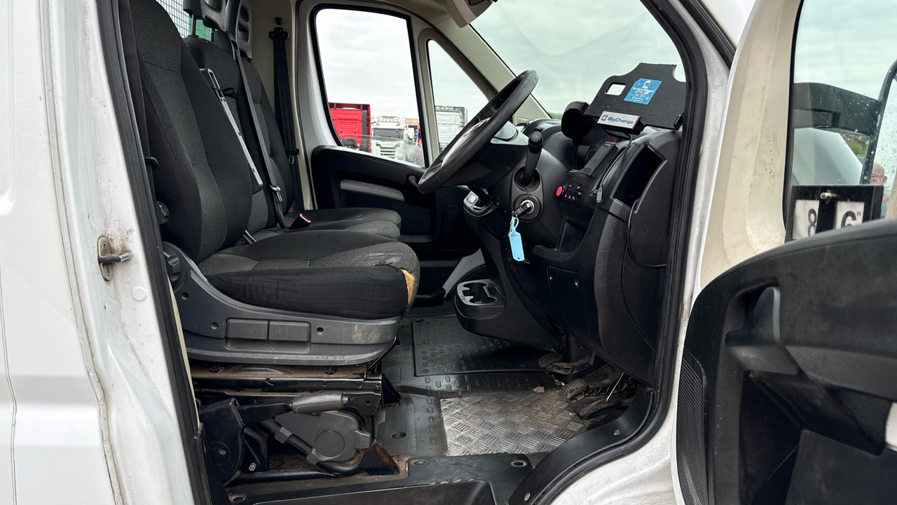 Fiat Ducato 35 2.3 MULTIJET 140PS - الشاحنات الصغيرة المسطحة: صور 5 Fiat Ducato 35 2.3 MULTIJET 140PS - الشاحنات الصغيرة المسطحة: صور 5