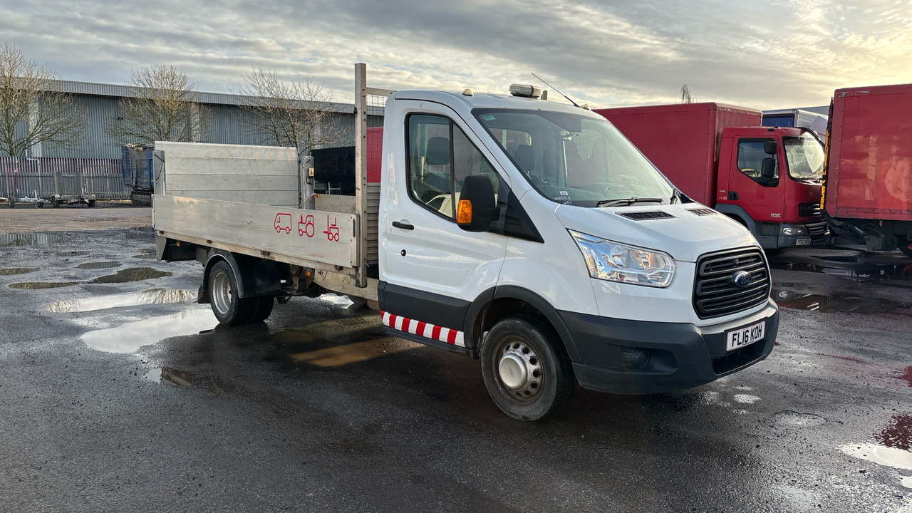 Ford Transit 350 2.2 TDCi 125ps - الشاحنات الصغيرة المسطحة: صور 1 Ford Transit 350 2.2 TDCi 125ps - الشاحنات الصغيرة المسطحة: صور 1