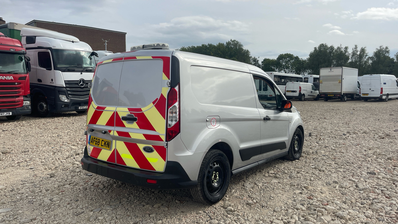 Ford Transit Connect 220 TREND 1.5 ECOBLUE 100PS - فان المدمجة: صور 4 Ford Transit Connect 220 TREND 1.5 ECOBLUE 100PS - فان المدمجة: صور 4