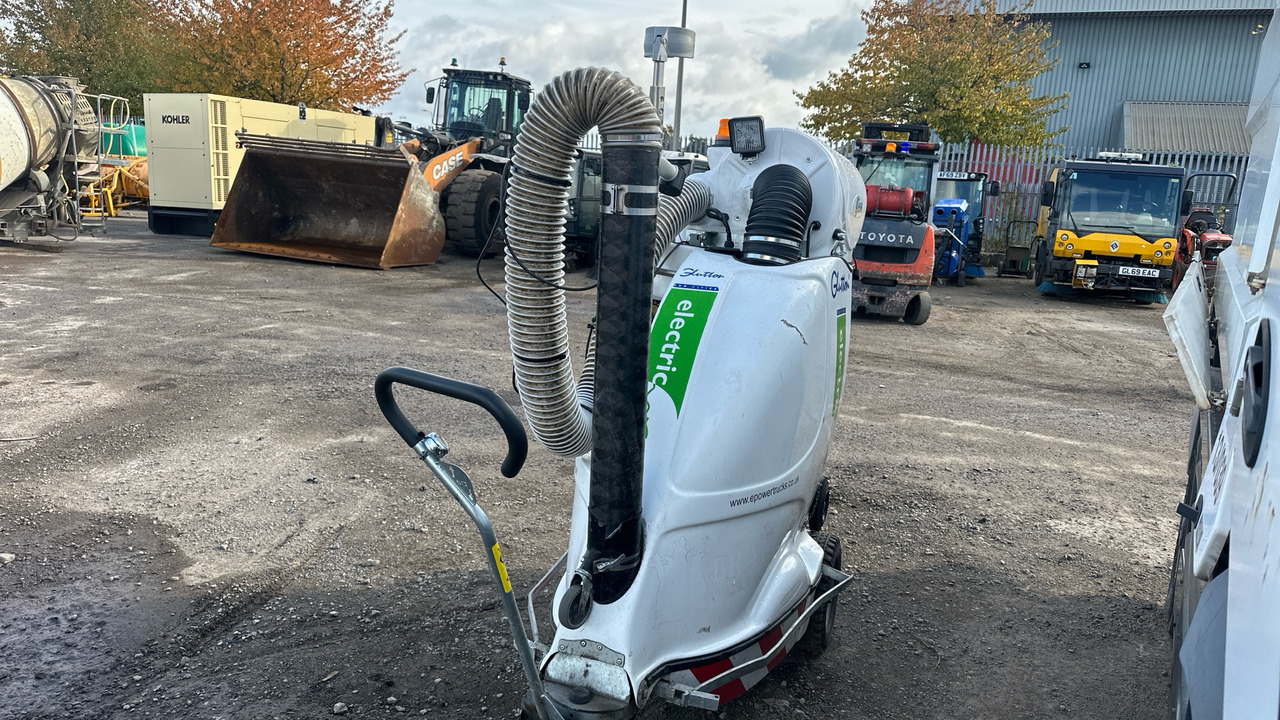 GLUTTON COLLECT 2411 - معدات البناء: صور 2 GLUTTON COLLECT 2411 - معدات البناء: صور 2