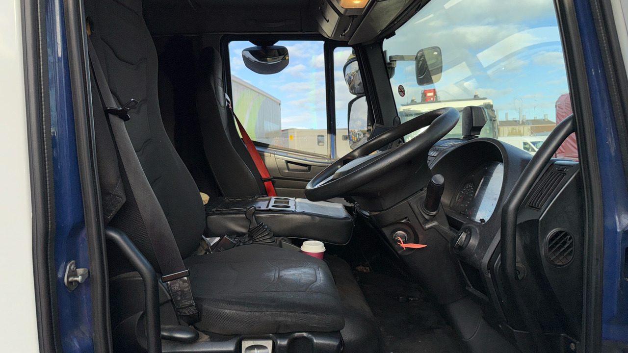 IVECO EUROCARGO 120E - شاحنة ستارة: صور 5 IVECO EUROCARGO 120E - شاحنة ستارة: صور 5