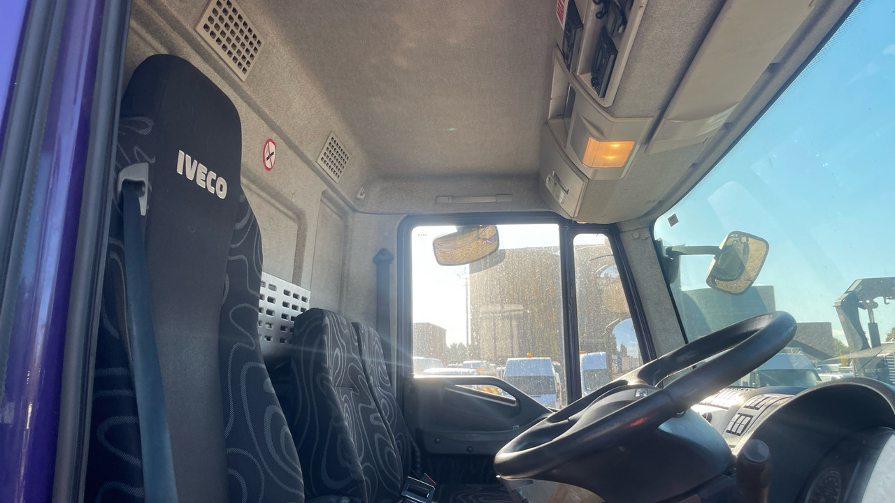 IVECO EUROCARGO  180E - شاحنات مسطحة: صور 5 IVECO EUROCARGO  180E - شاحنات مسطحة: صور 5