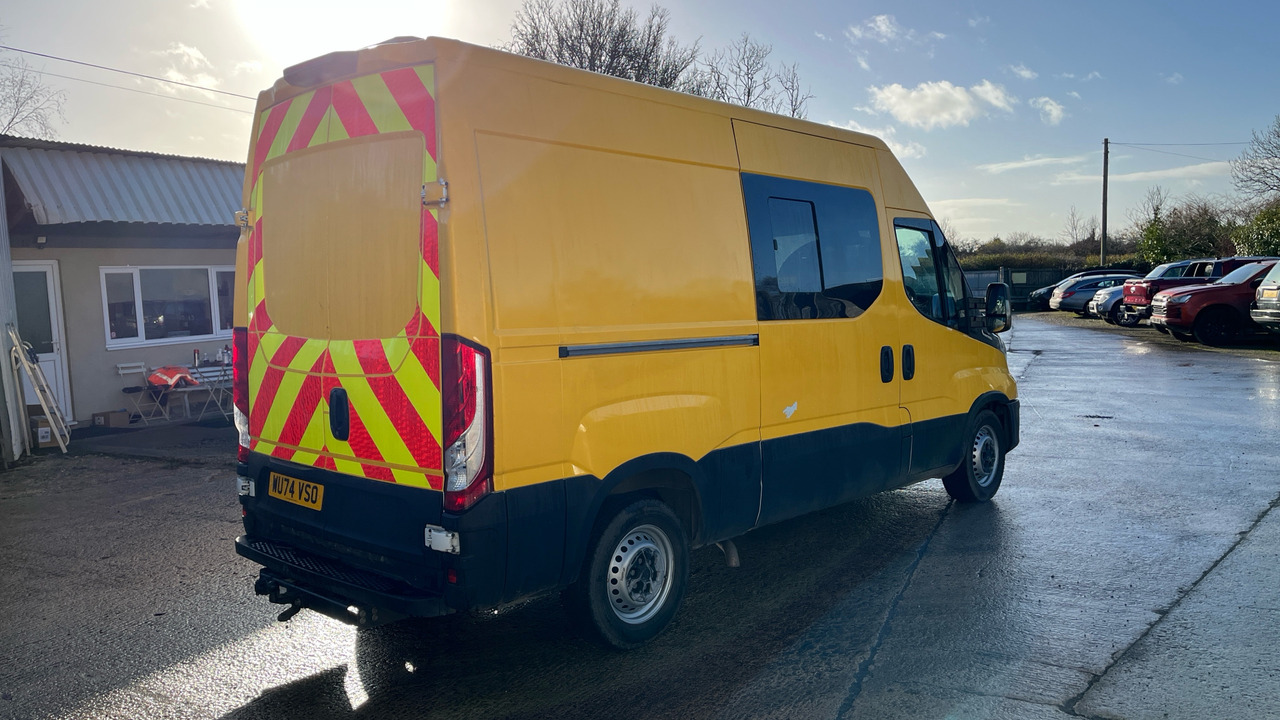 Iveco Daily 35-140 - الشاحنات الصغيرة كابينة مزدوجة: صور 4 Iveco Daily 35-140 - الشاحنات الصغيرة كابينة مزدوجة: صور 4