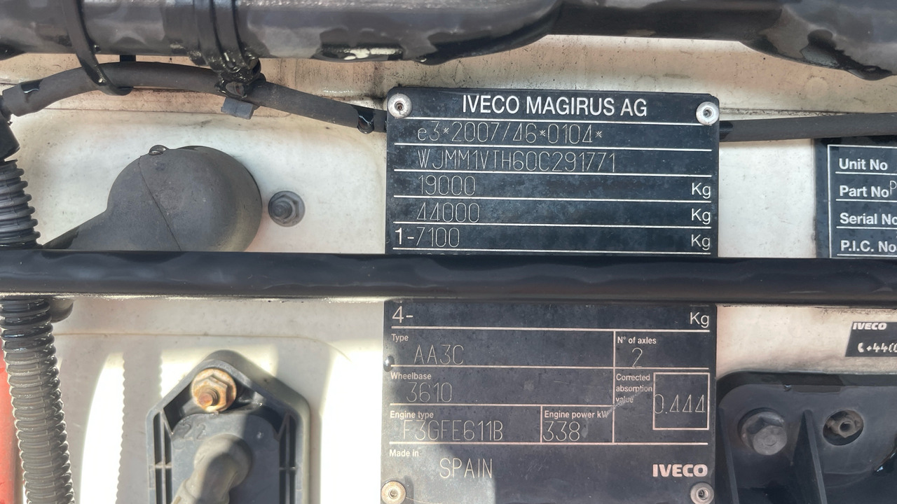 شاحنة جرار Iveco Stralis 460: صور 12