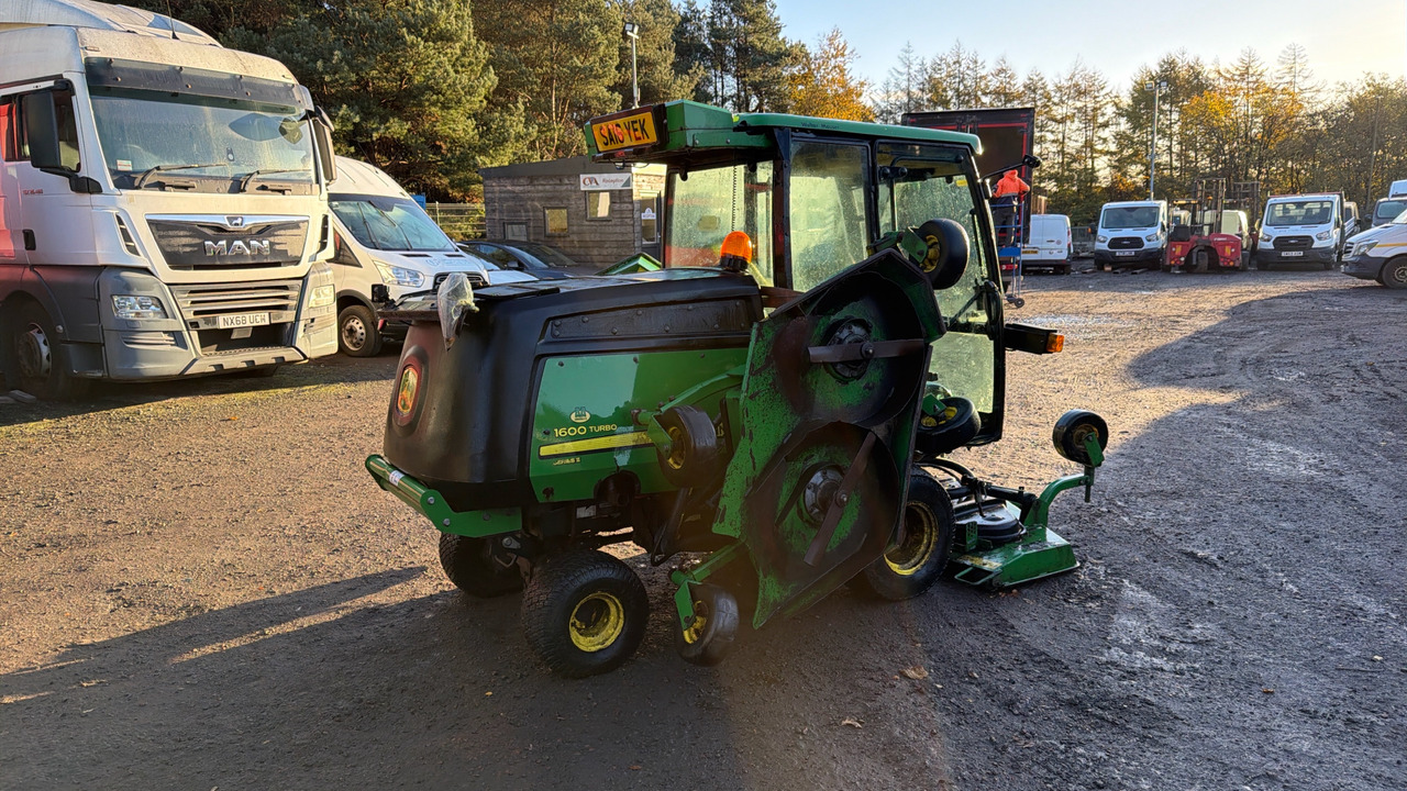 JOHN DEERE 1600 TURBO SERIES 2 - جزازة المروج: صور 3 JOHN DEERE 1600 TURBO SERIES 2 - جزازة المروج: صور 3