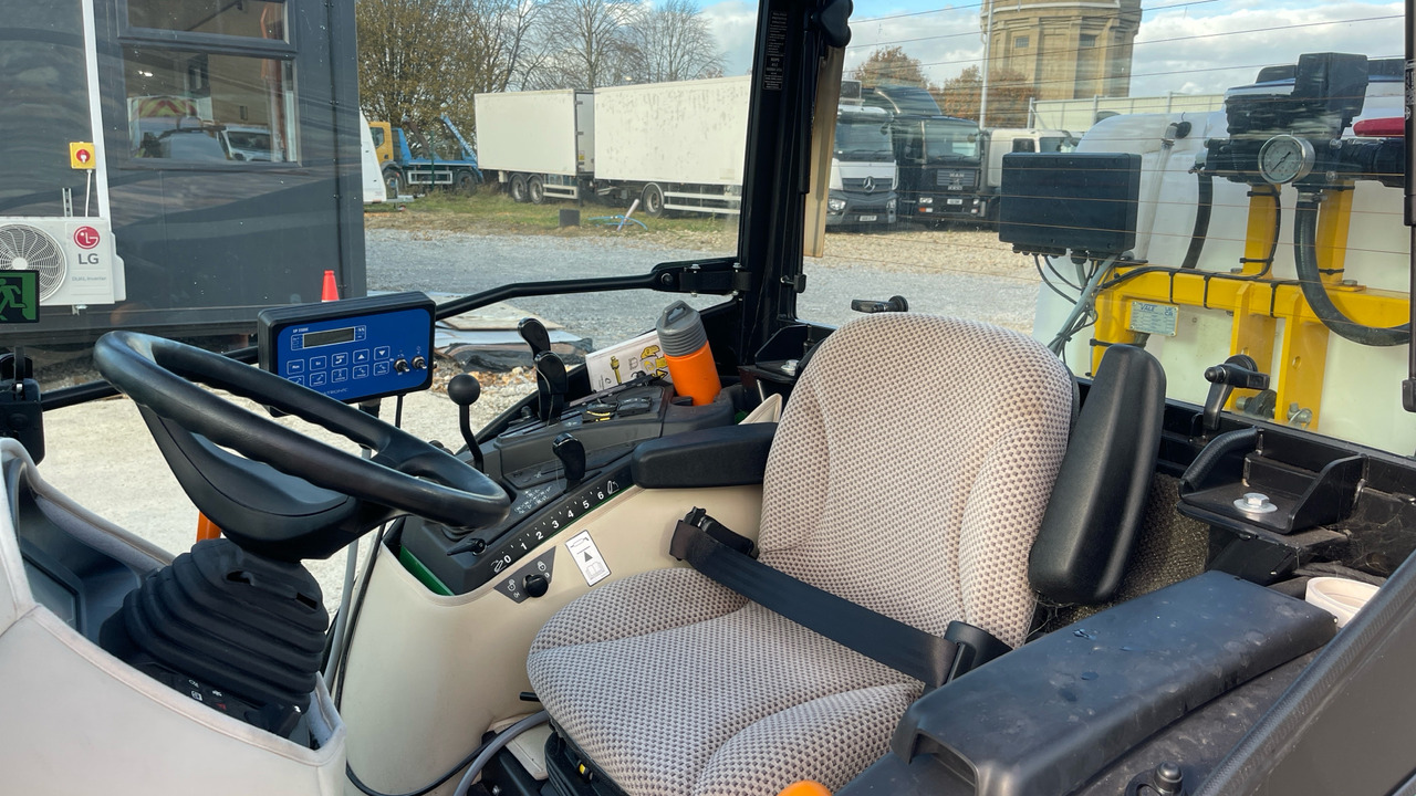 JOHN DEERE 2038R - جرار: صور 5 JOHN DEERE 2038R - جرار: صور 5