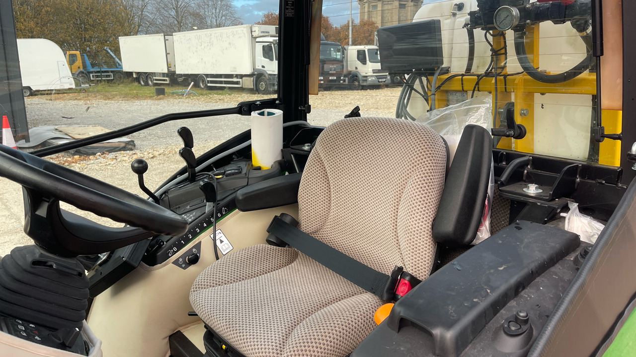 JOHN DEERE 2038R - جرار: صور 5 JOHN DEERE 2038R - جرار: صور 5