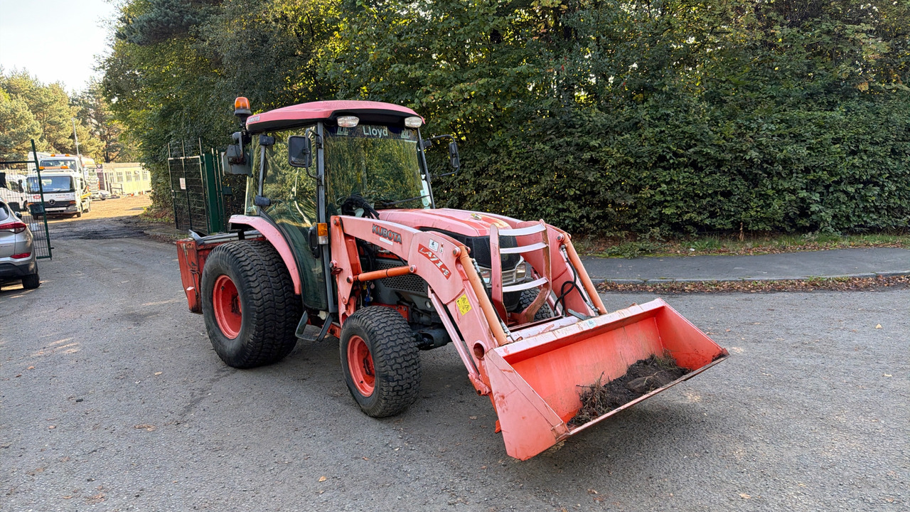 KUBOTA 4240 - جرار: صور 1 KUBOTA 4240 - جرار: صور 1