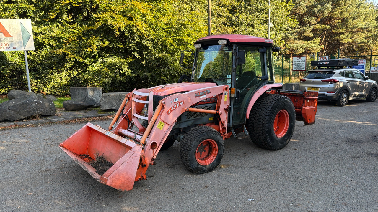 KUBOTA 4240 - جرار: صور 2 KUBOTA 4240 - جرار: صور 2