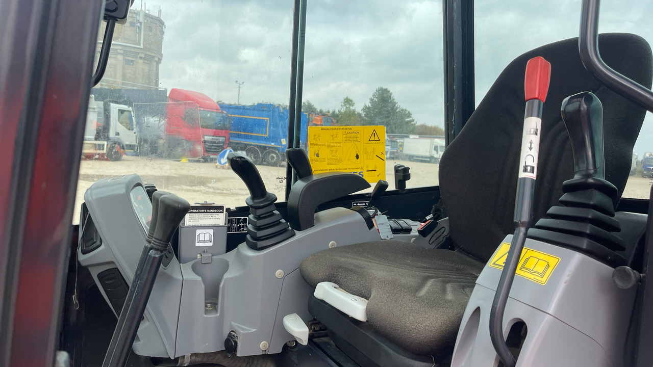 KUBOTA U27-4 - حفارة مصغرة: صور 5 KUBOTA U27-4 - حفارة مصغرة: صور 5