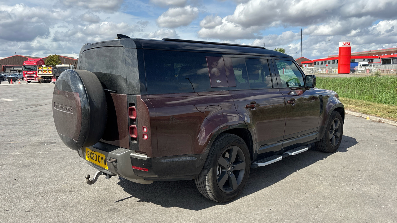 LAND ROVER DEFENDER 3.0 D300 X-Dynamic HSE 130 - سيارة دفع رباعي: صور 4 LAND ROVER DEFENDER 3.0 D300 X-Dynamic HSE 130 - سيارة دفع رباعي: صور 4