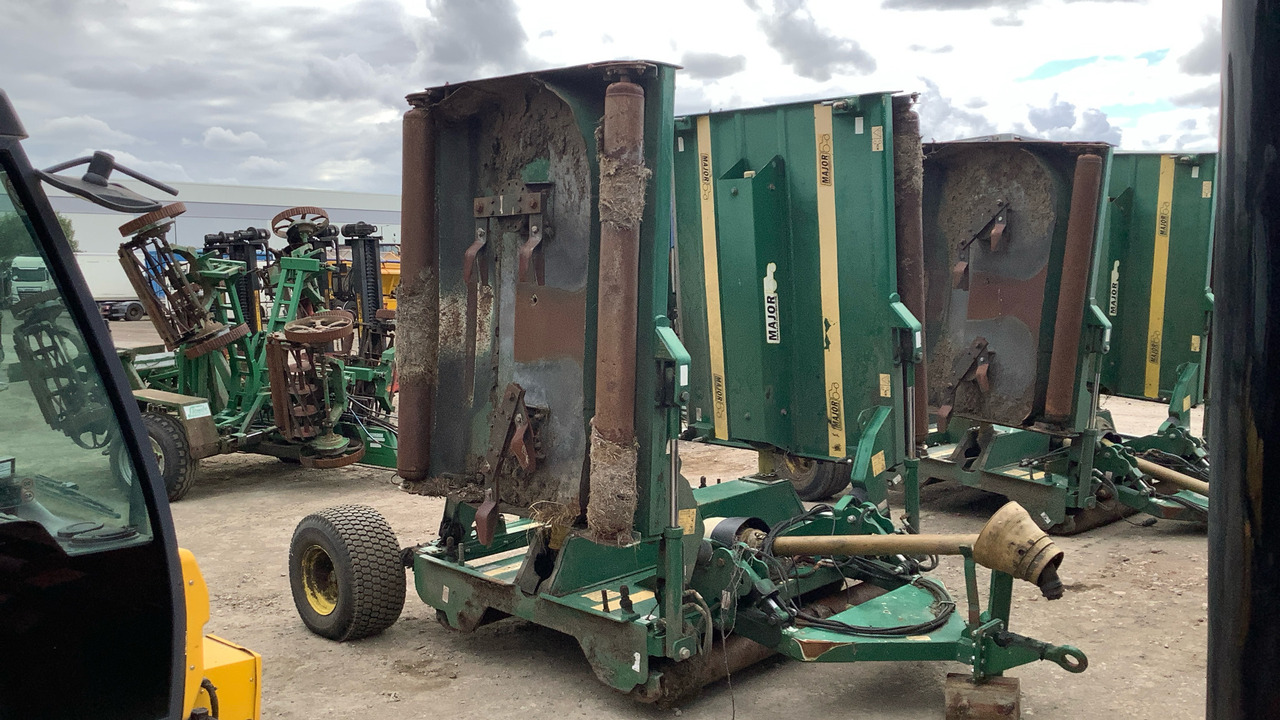 MAJOR 18000GR TRAILED FINISHING MOWER 13/437 - معدات البناء: صور 2 MAJOR 18000GR TRAILED FINISHING MOWER 13/437 - معدات البناء: صور 2
