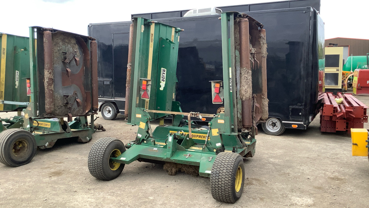 MAJOR 18000GR TRAILED FINISHING MOWER 13/437 - معدات البناء: صور 3 MAJOR 18000GR TRAILED FINISHING MOWER 13/437 - معدات البناء: صور 3