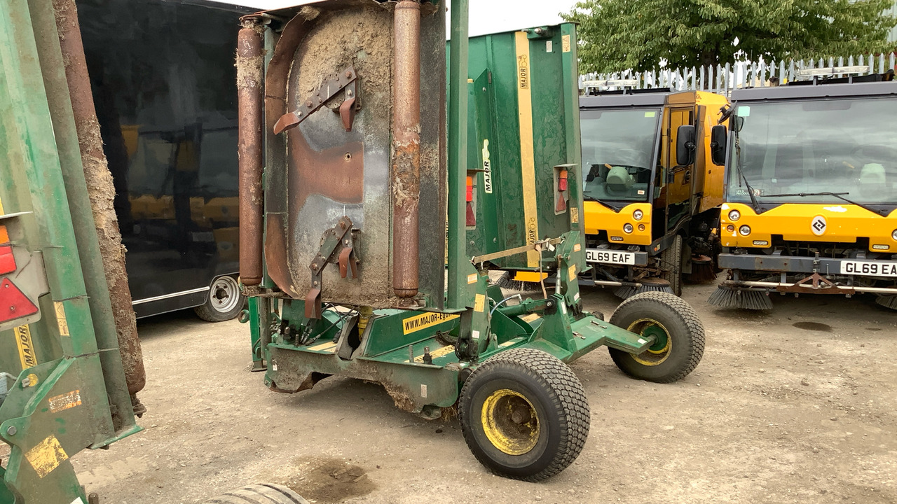 MAJOR 18000GR TRAILED FINISHING MOWER 13/437 - معدات البناء: صور 4 MAJOR 18000GR TRAILED FINISHING MOWER 13/437 - معدات البناء: صور 4