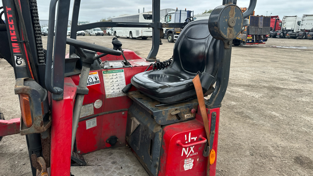 MOFFETT M4 20.3 - رافعة شوكية مثبتة على شاحنة: صور 5 MOFFETT M4 20.3 - رافعة شوكية مثبتة على شاحنة: صور 5