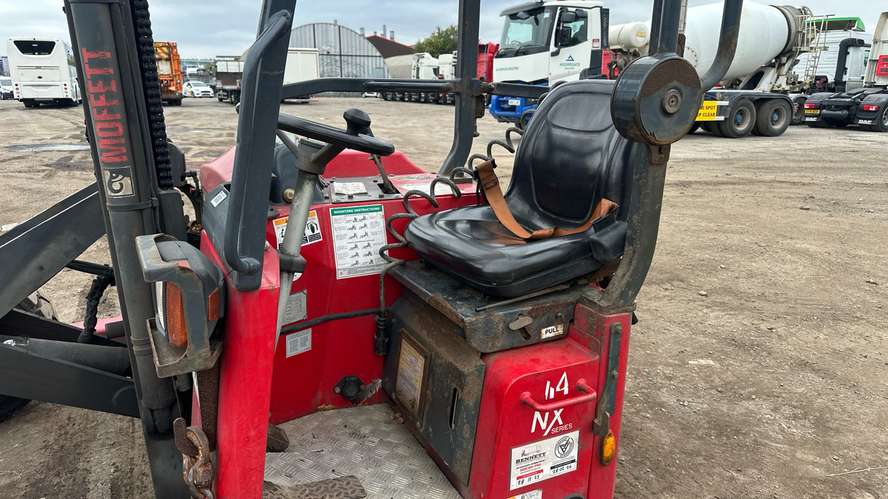 MOFFETT M4  20.3 - رافعة شوكية مثبتة على شاحنة: صور 5 MOFFETT M4  20.3 - رافعة شوكية مثبتة على شاحنة: صور 5