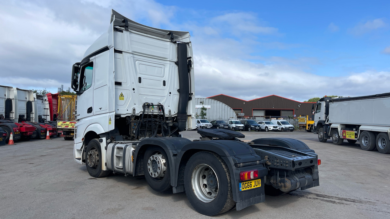 Mercedes-Benz Actros 2545 - شاحنة جرار: صور 3 Mercedes-Benz Actros 2545 - شاحنة جرار: صور 3