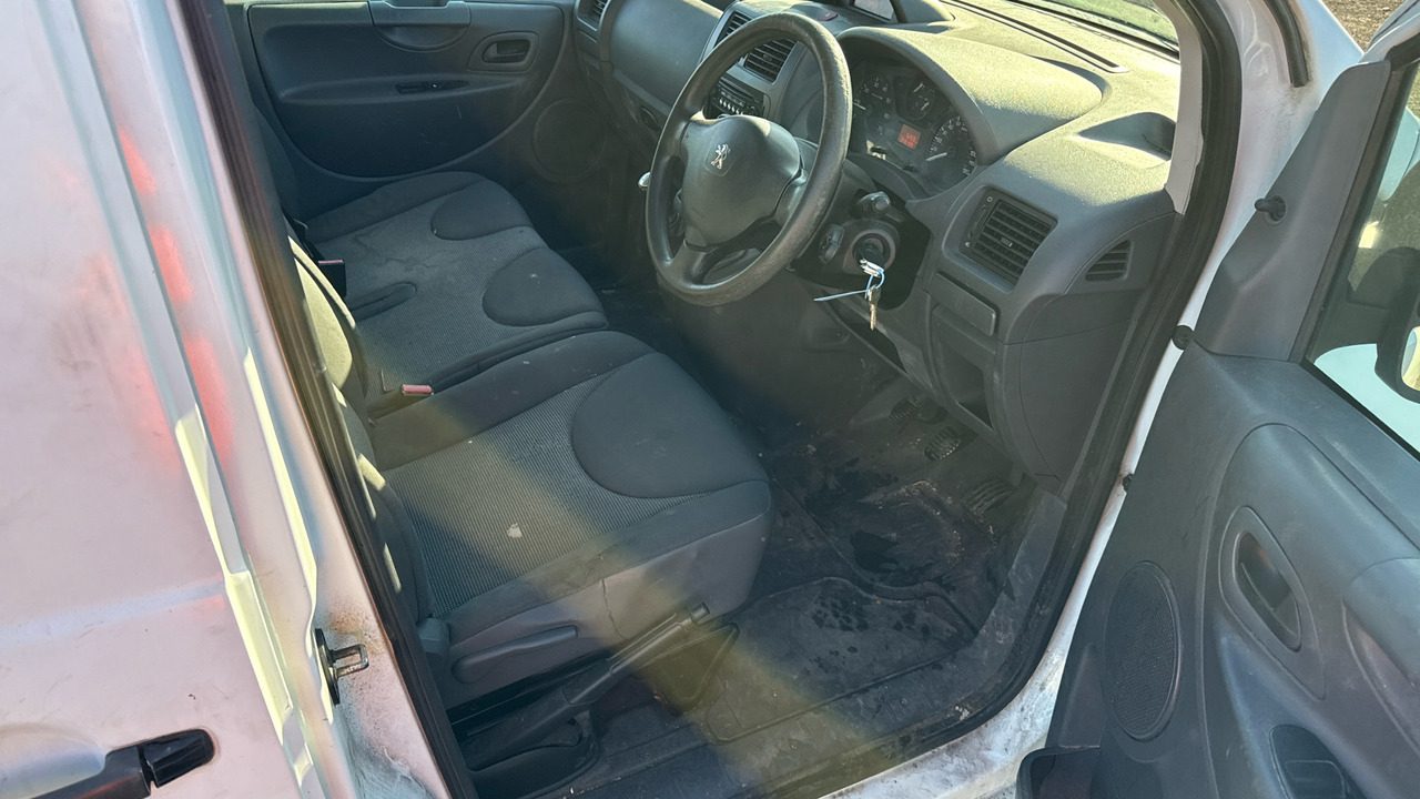 PEUGEOT EXPERT 1000 1.6 HDI 90PS - فان المدمجة: صور 5 PEUGEOT EXPERT 1000 1.6 HDI 90PS - فان المدمجة: صور 5