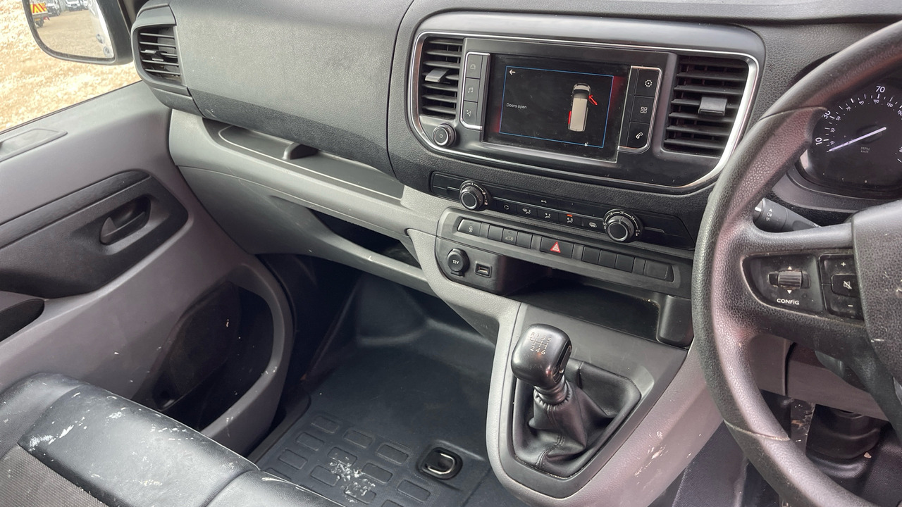 فان المدمجة PEUGEOT EXPERT PROFESSIONAL 1200 1.5 BLUE HDI 100PS: صور 7 فان المدمجة PEUGEOT EXPERT PROFESSIONAL 1200 1.5 BLUE HDI 100PS: صور 7