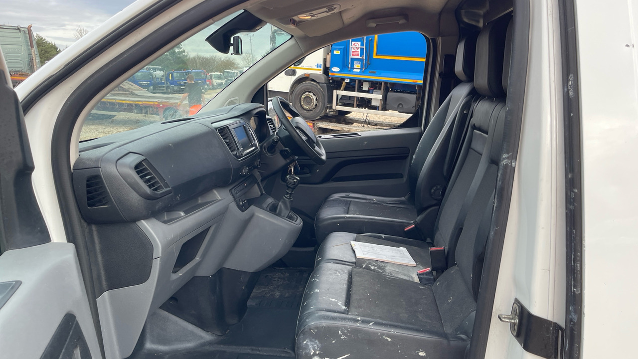 فان المدمجة PEUGEOT EXPERT PROFESSIONAL 1200 1.5 BLUE HDI 100PS: صور 10 فان المدمجة PEUGEOT EXPERT PROFESSIONAL 1200 1.5 BLUE HDI 100PS: صور 10