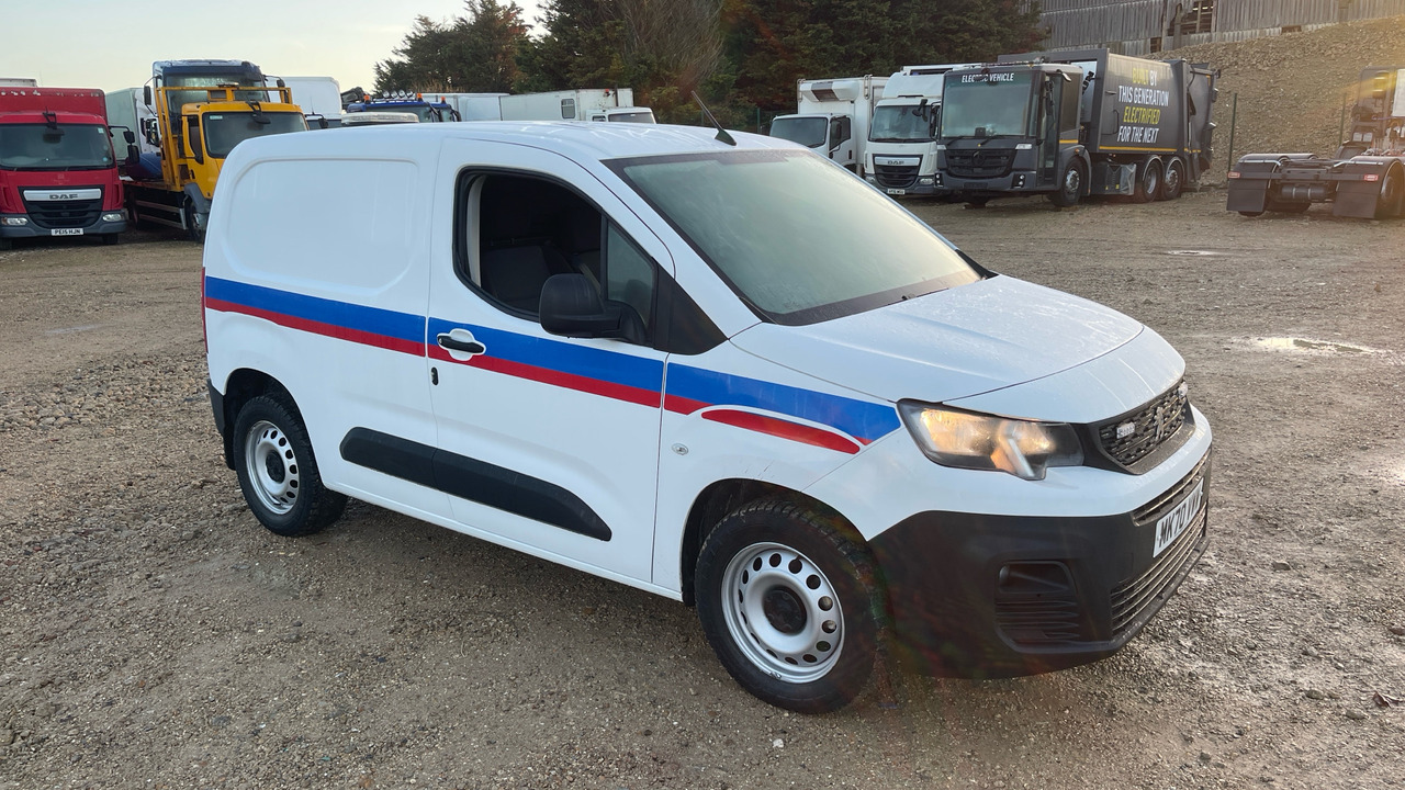PEUGEOT PARTNER 1000 1.5 BlueHDi 100PS - فان المدمجة: صور 1 PEUGEOT PARTNER 1000 1.5 BlueHDi 100PS - فان المدمجة: صور 1