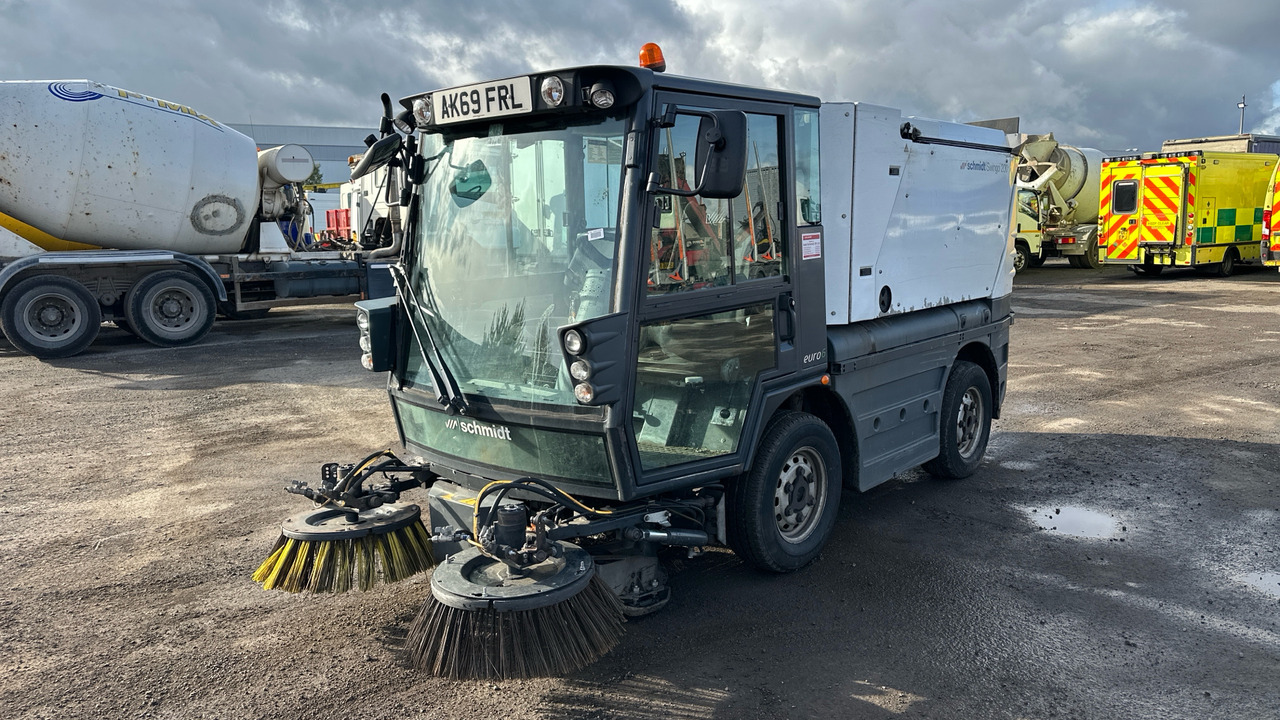 SCHMIDT SWINGO  200 - سياره كنس شوارع: صور 2 SCHMIDT SWINGO  200 - سياره كنس شوارع: صور 2