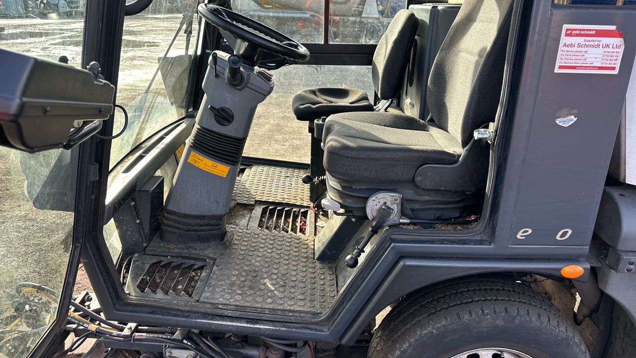 SCHMIDT SWINGO 200 - سياره كنس شوارع: صور 5 SCHMIDT SWINGO 200 - سياره كنس شوارع: صور 5