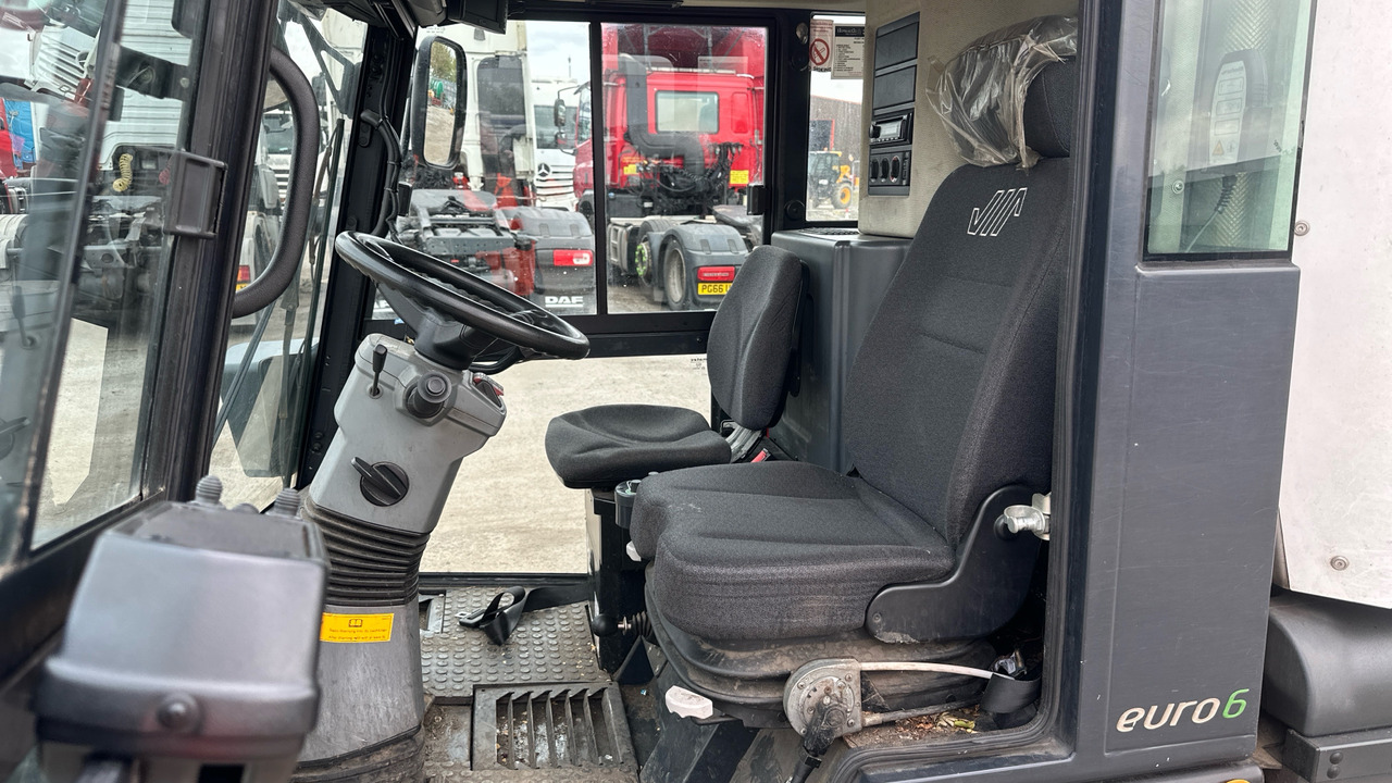 SCHMIDT SWINGO 200 - سياره كنس شوارع: صور 5 SCHMIDT SWINGO 200 - سياره كنس شوارع: صور 5