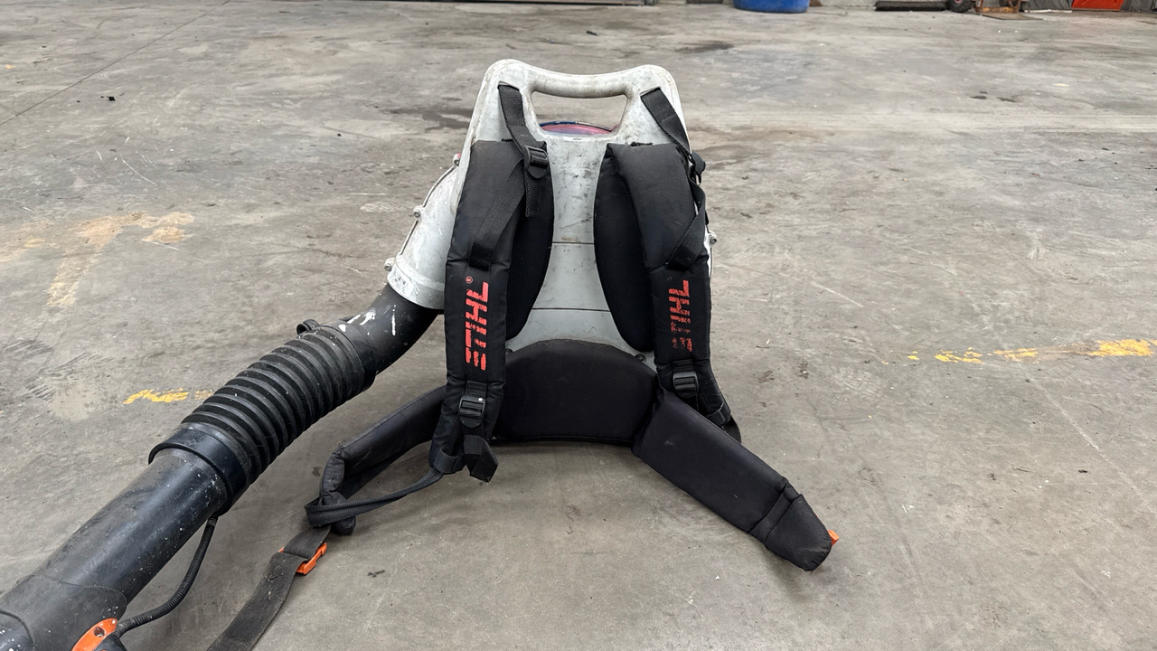 STIHL BR600 BACK PACK LEAF BLOWER - معدات البناء: صور 3 STIHL BR600 BACK PACK LEAF BLOWER - معدات البناء: صور 3