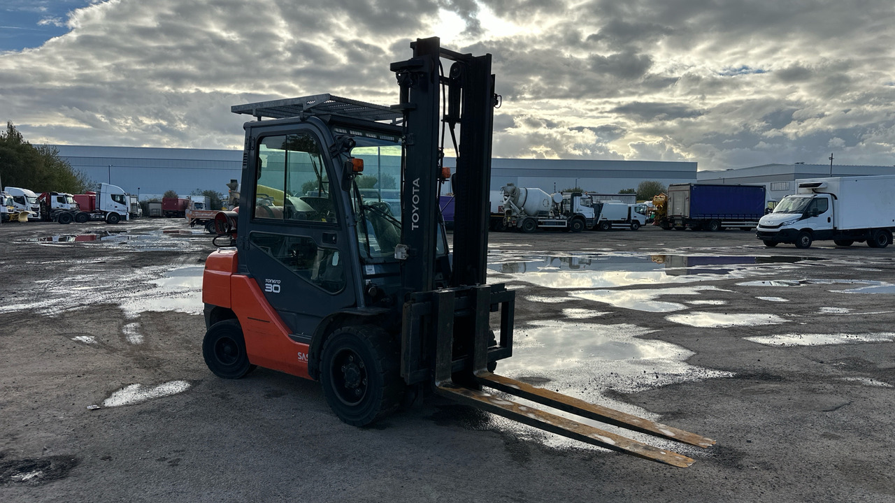 TOYOTA TONERO30 - معدات البناء: صور 1 TOYOTA TONERO30 - معدات البناء: صور 1