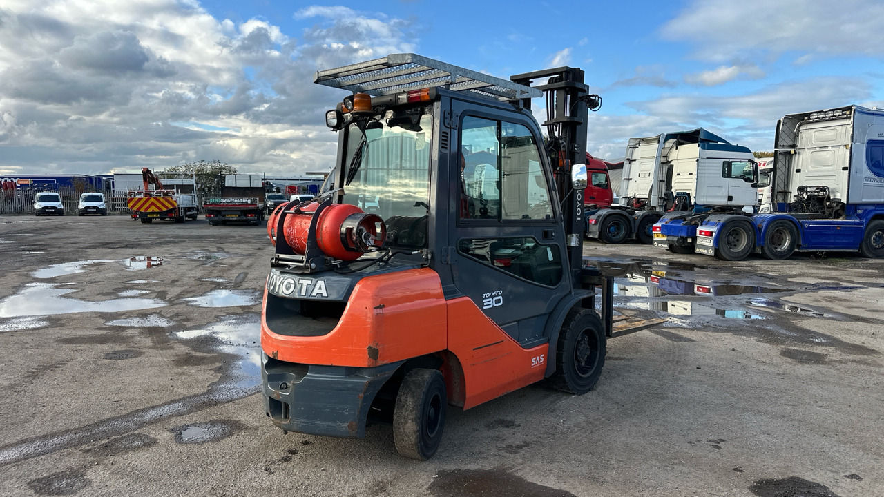 TOYOTA TONERO30 - معدات البناء: صور 4 TOYOTA TONERO30 - معدات البناء: صور 4