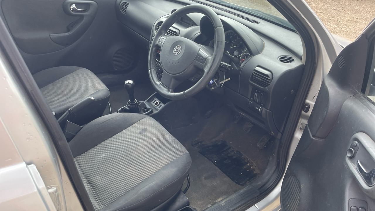VAUXHALL CORSA 1.2 I - هاتشباك: صور 5 VAUXHALL CORSA 1.2 I - هاتشباك: صور 5