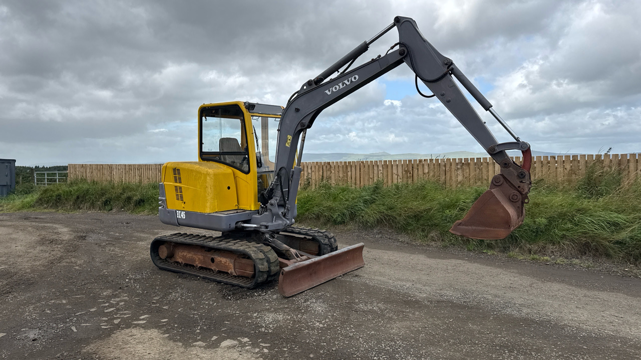VOLVO EC45 - معدات البناء: صور 1 VOLVO EC45 - معدات البناء: صور 1