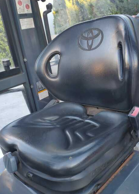 Toyota 7FGF25 - رافعة شوكية تعمل بالغاز: صور 5 Toyota 7FGF25 - رافعة شوكية تعمل بالغاز: صور 5