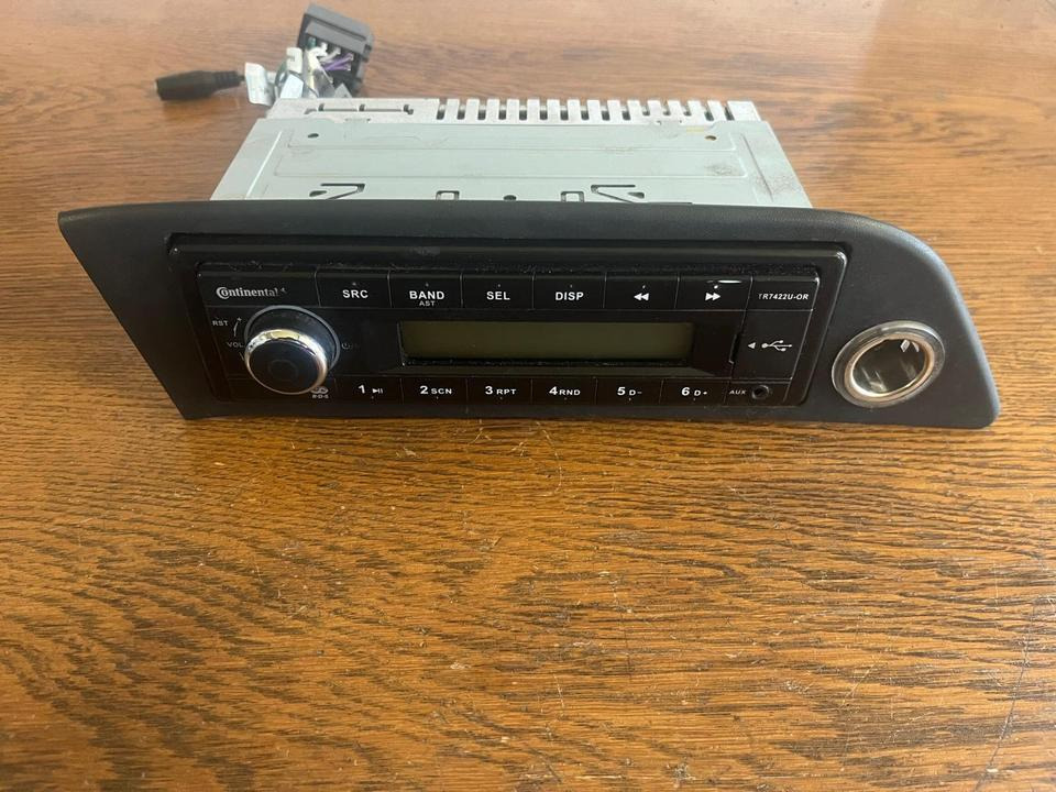 Continental TR7422U-OR 24 Volt - MP3-Radio mit USB / AUX-IN - قطع الغيار: صور 2 Continental TR7422U-OR 24 Volt - MP3-Radio mit USB / AUX-IN - قطع الغيار: صور 2