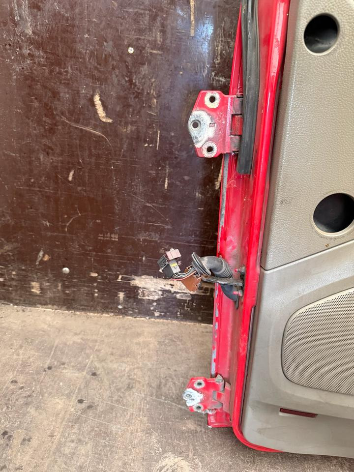 DAF XF 105,460 Beifahrertür Rot Spiegel Innenverkleidung LN 46 - باب و قطع الغيار - شاحنة: صور 4 DAF XF 105,460 Beifahrertür Rot Spiegel Innenverkleidung LN 46 - باب و قطع الغيار - شاحنة: صور 4