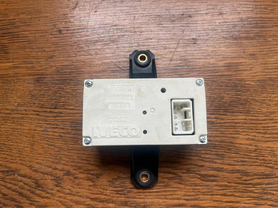 IVECO Stralis 450 Zentralverrieglung Steuergerät 504111498 - كتلة التحكم - شاحنة: صور 1 IVECO Stralis 450 Zentralverrieglung Steuergerät 504111498 - كتلة التحكم - شاحنة: صور 1