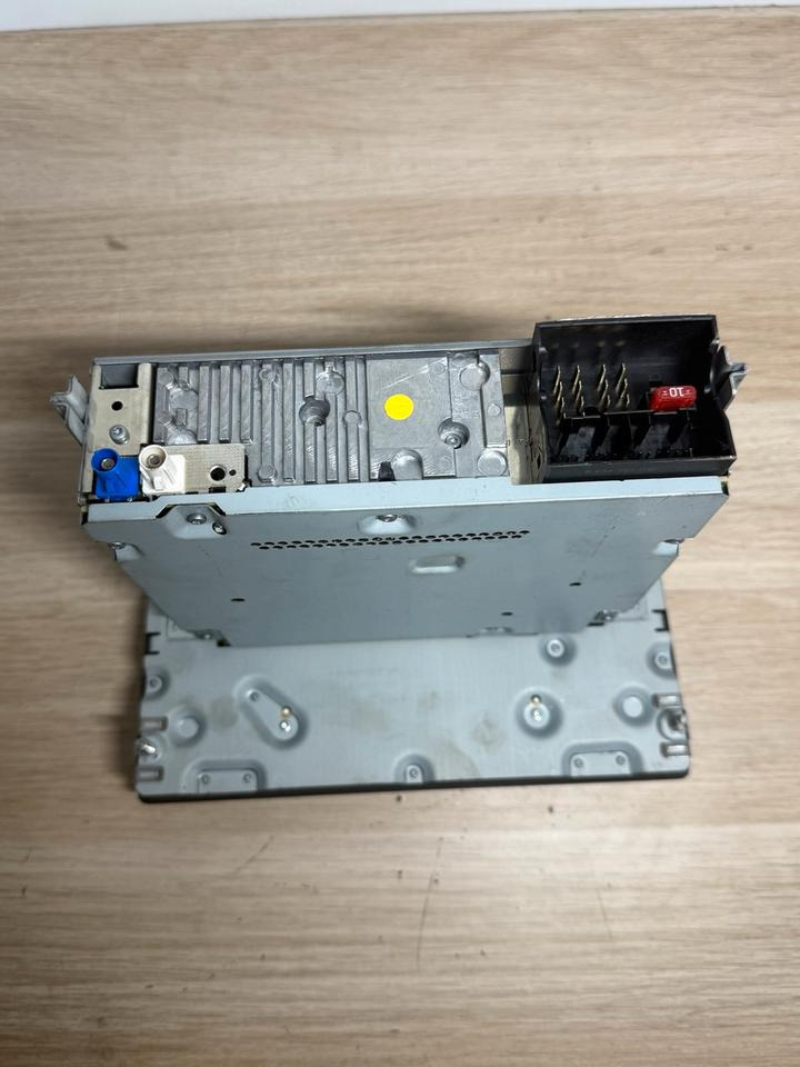 MAN BOSCH Multimedia Radio 81.28100-6026 - نظم الملاحة - شاحنة: صور 4 MAN BOSCH Multimedia Radio 81.28100-6026 - نظم الملاحة - شاحنة: صور 4