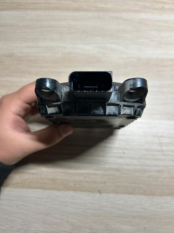 MAN EU6 Radarsensor / Distance Radarsensor 81.27610-0037 - مِکشاف - شاحنة: صور 4 MAN EU6 Radarsensor / Distance Radarsensor 81.27610-0037 - مِکشاف - شاحنة: صور 4