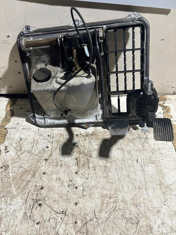 MAN KNORR-BREMSE Fußbremsventil 81.52130-6298 - دواسة - شاحنة: صور 3 MAN KNORR-BREMSE Fußbremsventil 81.52130-6298 - دواسة - شاحنة: صور 3