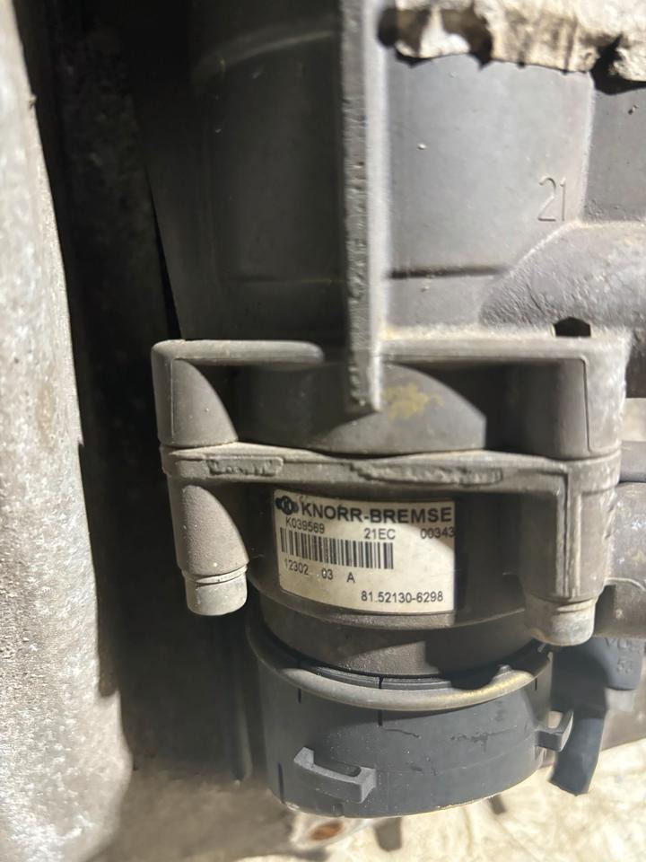 MAN KNORR-BREMSE Fußbremsventil 81.52130-6298 - دواسة - شاحنة: صور 4 MAN KNORR-BREMSE Fußbremsventil 81.52130-6298 - دواسة - شاحنة: صور 4