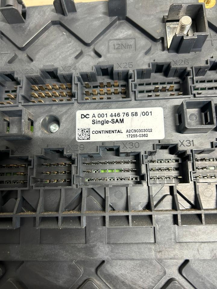 Mercedes Actros MP4 Continental Sicherungskasten A0014467658 - قطع الغيار: صور 3 Mercedes Actros MP4 Continental Sicherungskasten A0014467658 - قطع الغيار: صور 3