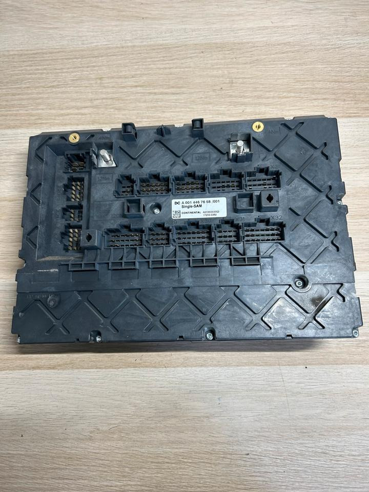 Mercedes Actros MP4 Continental Sicherungskasten A0014467658 - قطع الغيار: صور 2 Mercedes Actros MP4 Continental Sicherungskasten A0014467658 - قطع الغيار: صور 2