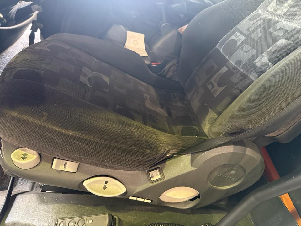 Mercedes Atego 3 Fahrersitz - مقاعد السيارات - شاحنة: صور 4 Mercedes Atego 3 Fahrersitz - مقاعد السيارات - شاحنة: صور 4