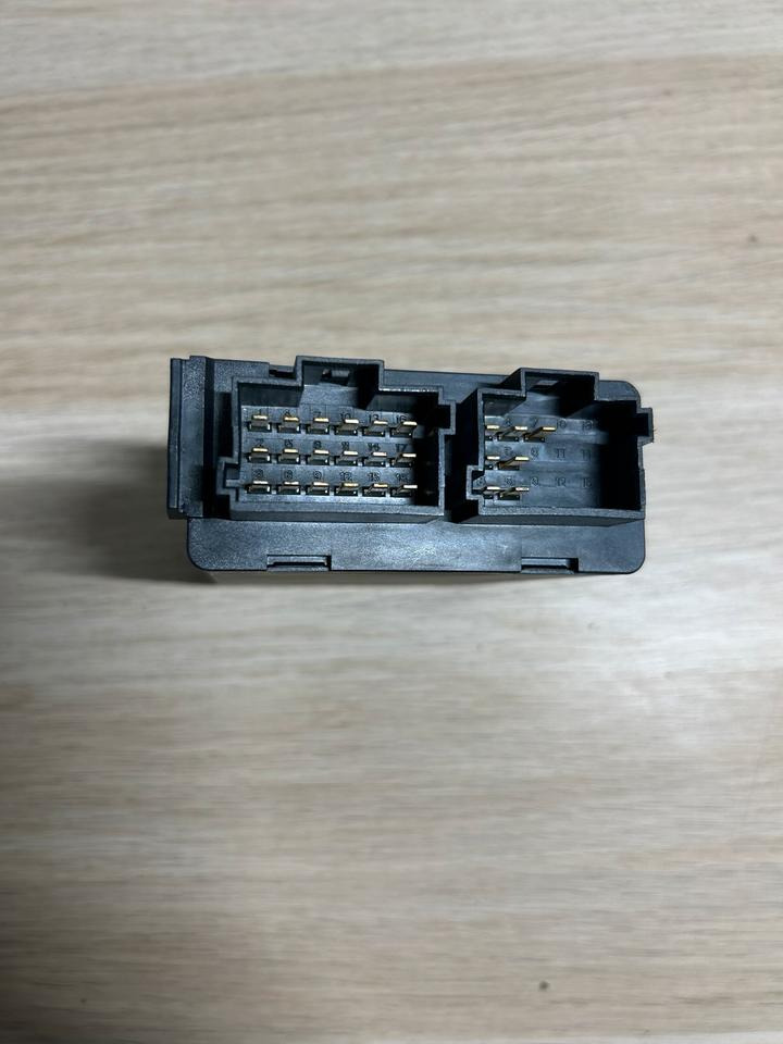 Mercedes Atego 4 EU6 Continental ZVFB Steuergerät A0004461616 - قطع الغيار: صور 3 Mercedes Atego 4 EU6 Continental ZVFB Steuergerät A0004461616 - قطع الغيار: صور 3