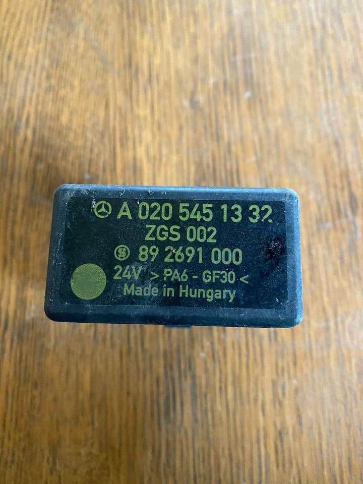 Mercedes Atego Blinkermodul Relais Steuergerät A 020 545 13 32 - كتلة التحكم - شاحنة: صور 2 Mercedes Atego Blinkermodul Relais Steuergerät A 020 545 13 32 - كتلة التحكم - شاحنة: صور 2