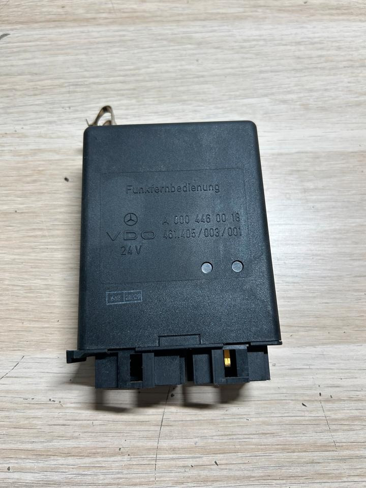 Mercedes-Benz Funkfernbedienung VDO Steuergerät 24V A0004460018 - كتلة التحكم: صور 2 Mercedes-Benz Funkfernbedienung VDO Steuergerät 24V A0004460018 - كتلة التحكم: صور 2
