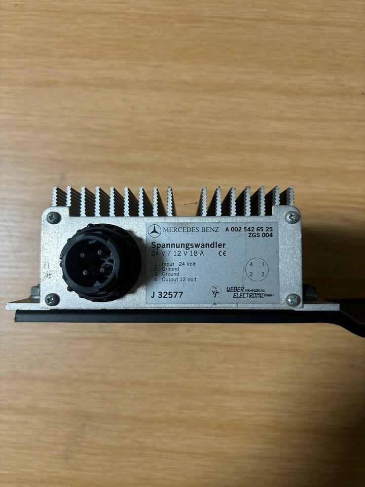 Mercedes-Benz Spannungswandler 12V 24V A002 542 65 25 - النظام الكهربائي - شاحنة: صور 1 Mercedes-Benz Spannungswandler 12V 24V A002 542 65 25 - النظام الكهربائي - شاحنة: صور 1