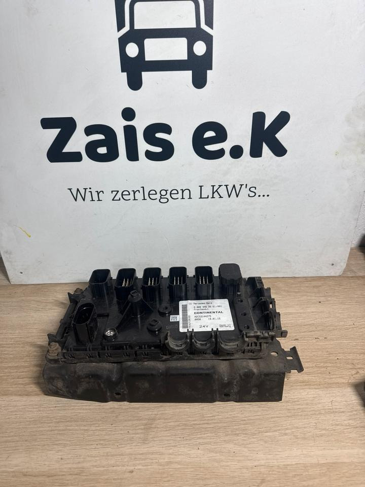 Mercedes Frontmodul CONTINENTAL A0004462661 - كتلة التحكم - شاحنة: صور 1 Mercedes Frontmodul CONTINENTAL A0004462661 - كتلة التحكم - شاحنة: صور 1
